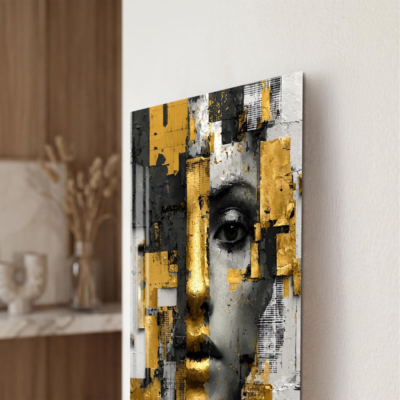 Fragmented Golden Woman close-up angled detail